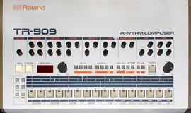 ROLAND: TR-909