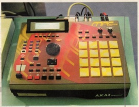 AKAI: MPC-2000 XL