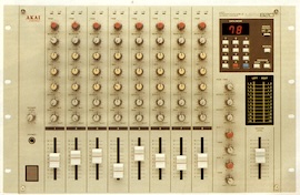 AKAI: MPX-820