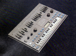 ROLAND: MC-303