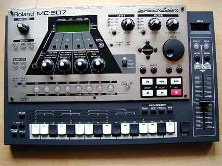 ROLAND: MC-307