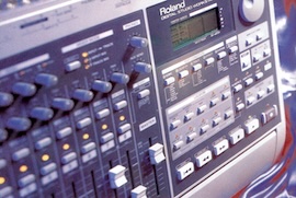 ROLAND: VS-880