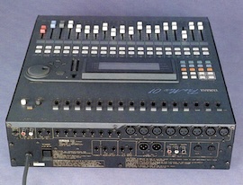 YAMAHA: ProMix 01: Rückansicht