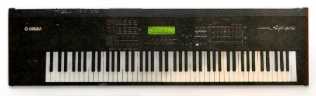YAMAHA: S90 ES